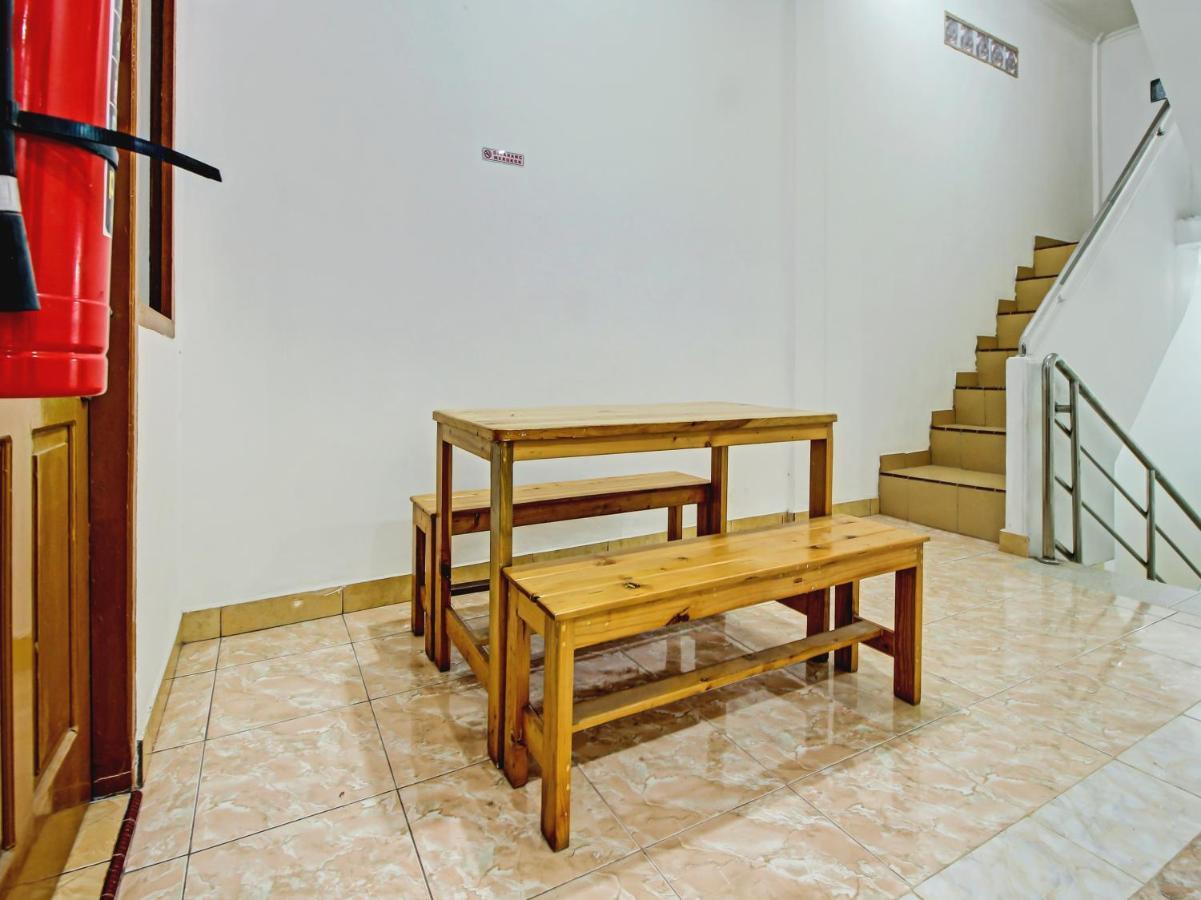 Super Oyo 90224 Palembang Residence Luaran gambar