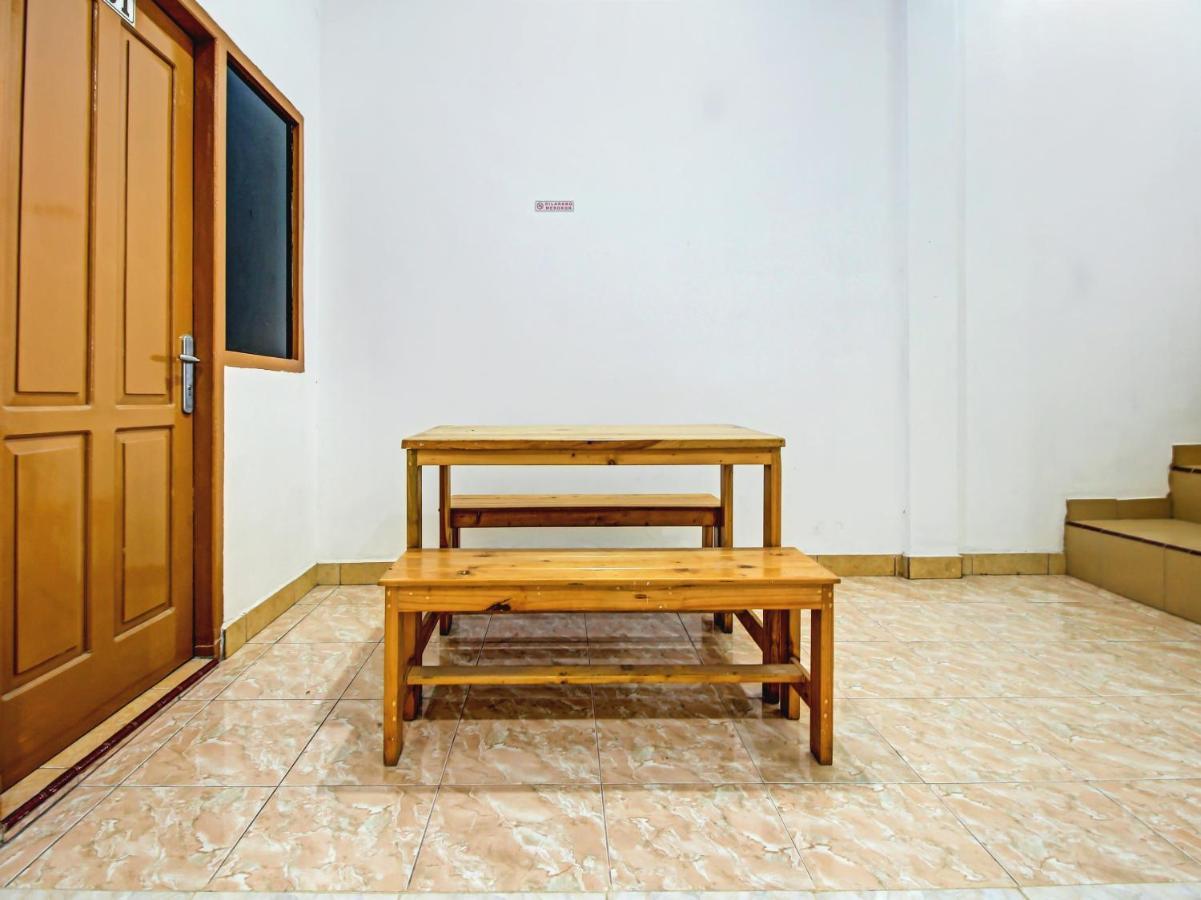 Super Oyo 90224 Palembang Residence Luaran gambar